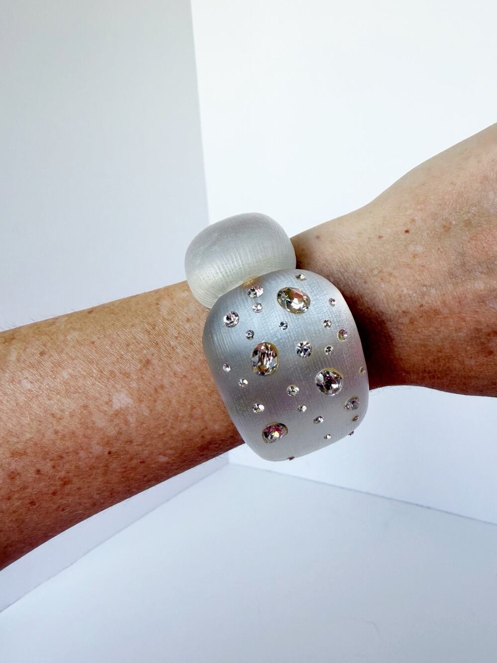 Alexis Bittar White Resin & Crystal Pave Hinged Statement Cuff Bracelet - Picture 1 of 16